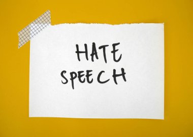 Nefret söylemi, kağıt üzerinde yazılı konuşma, Asya nefreti, politik doğruluk, ırkçılık, iftira üzerine kuruludur.