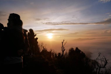 Bromo Dağı 'nın tepesinden Gün Doğumu Manzarası.