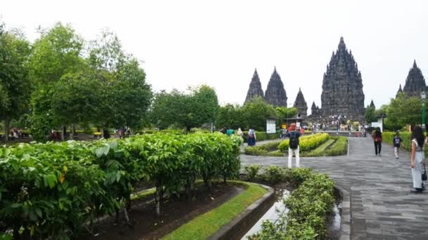 2023年12月28日 印度尼西亚日惹 位于印度尼西亚日惹的Prambanan寺 是一个文化遗址 正忙着接待游客 — 图库视频影像