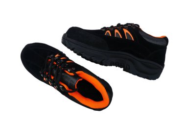 Dağ botları beyaz arka planda izole edilmiş. Güvenlik ayakkabıları..