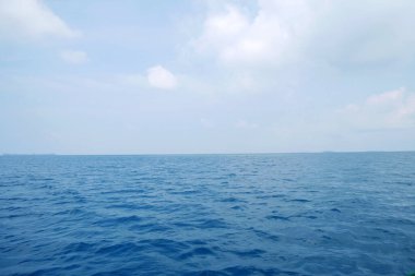 Mavi gökyüzü ve denizin