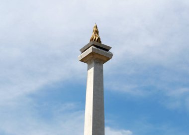 Jakarta, Endonezya, 20 Ekim 2024: Monas Ulusal Anıtı 'nın tepesine yakın çekim. Jakarta, Endonezya