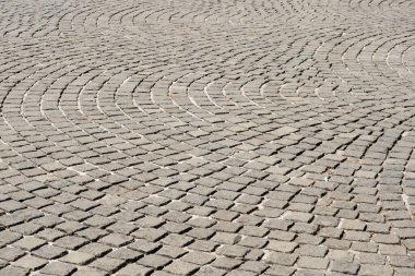 Düzgün tuğla desenli yol