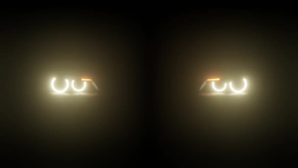 車のヘッドライトが暗闇で点滅する スポーツカーヘッドライト — ストック動画