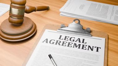 Tablodaki Pano Belgeleri 'nde Vurgulanmış Sözcüklerle 3D Oluşturulmuş Ahşap Avukat Masası. Yargıç Gavel 'in Tahta Kapı Vuruşu ve Mahkeme Mahkemede 