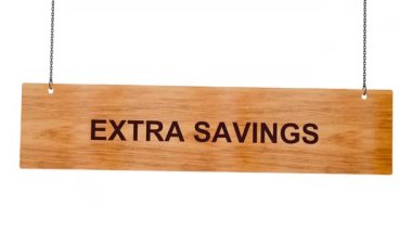 Tasarruf - ekstra - beyaz üzerine izole edilmiş yazılı ahşap tabela