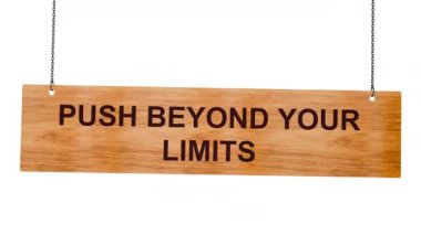 Aklının, beyaz ahşap arka planda ahşap çerçeve işareti üzerine yazılmış kelimelerin...