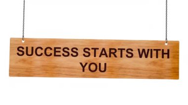 Sen - sen - sen - motivasyon mesajı - beyaz tahta bloklarda beyaz bir pankartıyla izole.