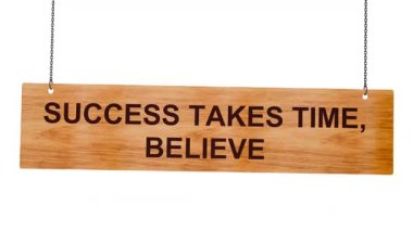 Beyaz arkaplanda motivasyon alıntısı