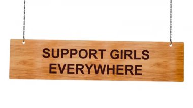 Beyaz arka planda asılı duran 