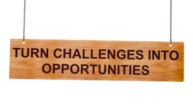 Değiştirmek için fırsat yaratın. Tahta levha asılmış, beyaz arka planda 3 boyutlu.