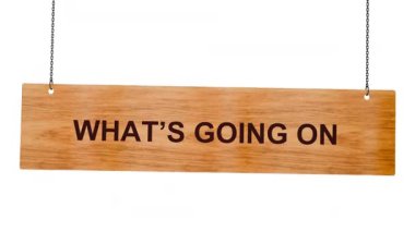 Sen nesin? Tahtaya yazılmış.