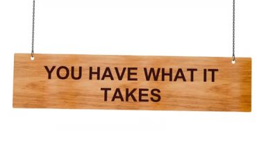 Motivasyon sözcüklerin beyaz ahşap üzerine izole edilmiş.