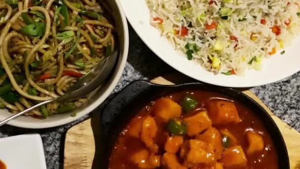Vegetable Chow Mein Egg Veg Fried Rice Red Chicken Curry — Stock Video
