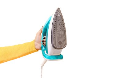 Eldeki renkli demir beyaz arkaplanda izole edilmiş