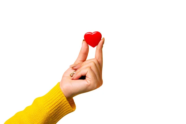 Ruka Drží Červené Srdce Izolované Bílém Pozadí Srdce Zdraví Darování — Stock fotografie
