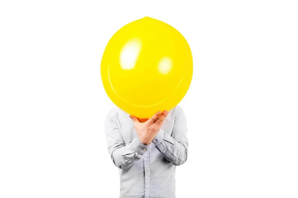 Sarı Balon Tutan Adam Beyaz Arka Planda Izole Edilmiş Pozitif — Stok fotoğraf