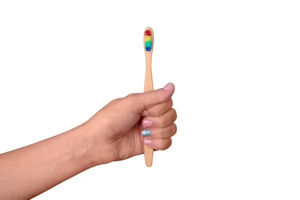 Hand Hält Bambus Zahnbürste Isoliert Auf Weißem Hintergrund — Stockfoto