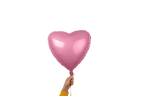Elinde Kalp Şeklinde Pembe Folyo Balonu Beyaz Arka Planda Izole — Stok fotoğraf