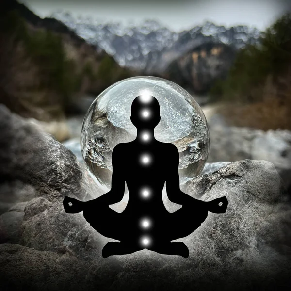 Mänsklig Silhuett Yoga Lotuspose Mänsklig Energikropp Aura Framför Linsboll Kristallkula — Stockfoto
