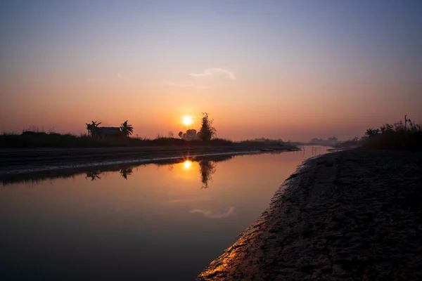 Vacker Gyllene Timme Soluppgång Landskap Utsikt Nära Padma Floden Bangladesh — Stockfoto
