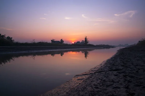 Vacker Gyllene Timme Soluppgång Landskap Utsikt Nära Padma Floden Bangladesh — Stockfoto