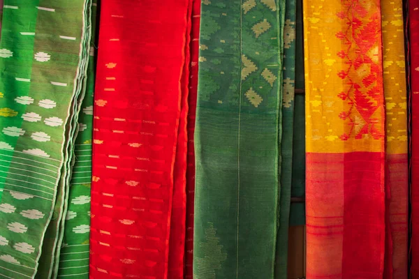 Bangladesh Women Tradicional Colorido Jamdani Saree Pendurado Varejo Showrooms Fundo — Fotografia de Stock