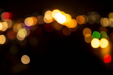 Renkli Defocus soyut bokeh ışık efektleri gece siyah arkaplan dokusu üzerinde
