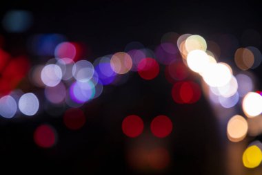 Renkli Defocus soyut bokeh ışık efektleri gece siyah arkaplan dokusu üzerinde