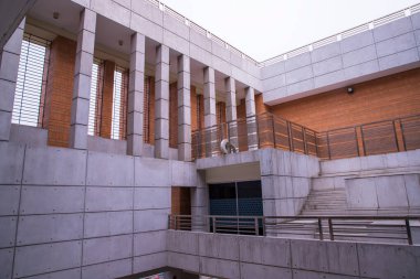 Ali Ahmed Chunka Salonu. Bangladeş 'in Narayangonj şehrindeki modern bir binanın dış cephesi.