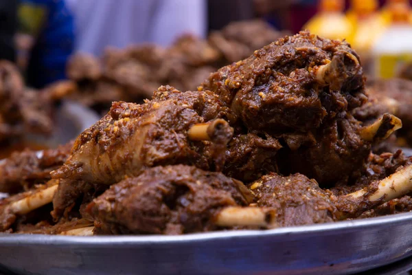 stock image Roasted leg pieces of mutton at a street food market in Dhaka, Bangladesh