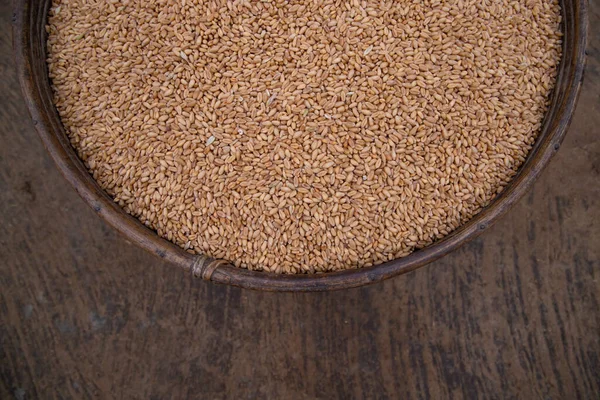Пшеничные Зерна Миске Деревянном Фоне Вид Сверху — стоковое фото