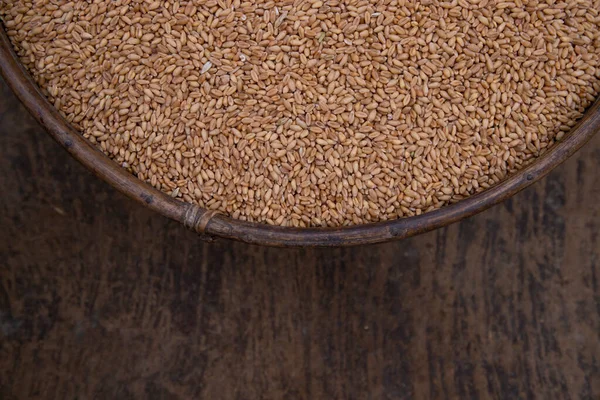 Пшеничные Зерна Миске Деревянном Фоне Вид Сверху — стоковое фото