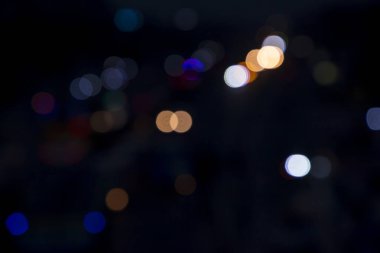 Renkli Defocus Soyut Bokeh sokak lambaları gece siyah arkaplan dokusu üzerinde etkileri