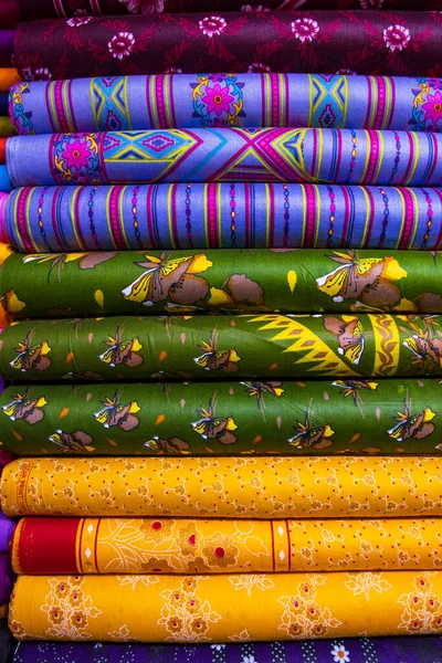 Variedade Artística Tom Sombra Têxtil Cores Impressas Tecidos Empilhados Varejo — Fotografia de Stock