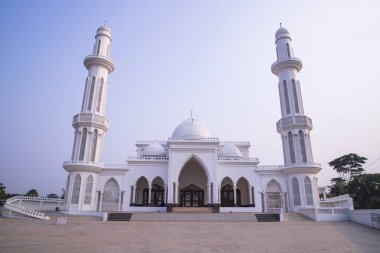 Elias Ahmed Chowdhury Koleji 'nin en güzel mimarisi Jame Mescidi.