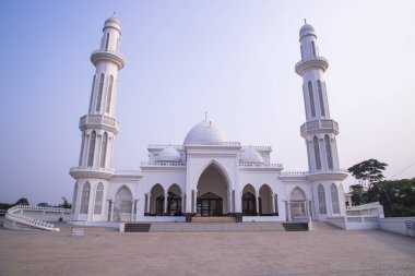 Elias Ahmed Chowdhury Koleji 'nin en güzel mimarisi Jame Mescidi.