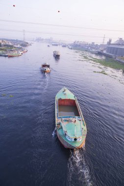 Sitalakhya Nehri, Narayanganj, Bangladeş 'te Sanayi Bölgesi olan Kum Bölgelerinin hava manzarası