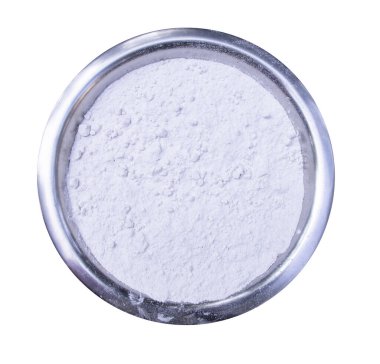 Bir Kase Geleneksel Porangi Paddy Rice unu chitoi pitha keki için yapıldı izole edilmiş beyaz arka plan