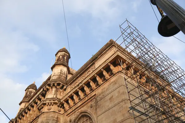 Hindistan 'ın kapısı Mumbai' de Arap Denizi 'ne bakan ikonik sömürge döneminden kalma bir anıt.