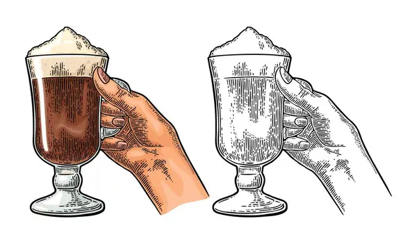 Hand Hält Ein Glas Latte Macchiato Mit Schlagsahne Handgezeichnete Skizze — Stockvektor