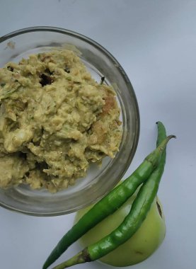 Yeşil domates ya da çiğ domates turşusu, Hint sosu, keskin ve baharatlı Maharashtra, Karnataka ve Andhra usulü çiğ domates.