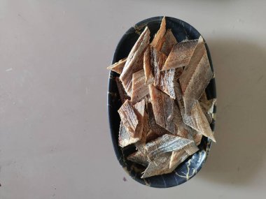 Kuru kurdele balığı (ayrıca kurutulmuş vaala ya da kurutulmuş mürekkep balığı olarak da bilinir), protein, omega-3 yağ asitleri ve çoğu zaman köri veya kızarmış olarak hazırlanan diğer temel besinler bakımından zengin popüler bir deniz ürünleri lezzetidir..