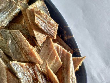 Kuru kurdele balığı (ayrıca kurutulmuş vaala ya da kurutulmuş mürekkep balığı olarak da bilinir), protein, omega-3 yağ asitleri ve çoğu zaman köri veya kızarmış olarak hazırlanan diğer temel besinler bakımından zengin popüler bir deniz ürünleri lezzetidir..