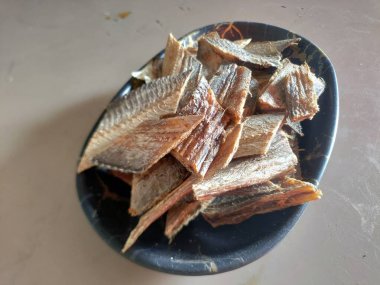 Kuru kurdele balığı (ayrıca kurutulmuş vaala ya da kurutulmuş mürekkep balığı olarak da bilinir), protein, omega-3 yağ asitleri ve çoğu zaman köri veya kızarmış olarak hazırlanan diğer temel besinler bakımından zengin popüler bir deniz ürünleri lezzetidir..