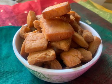 Shankarpali ayrıca kızartılmış tatlı olarak da bilinir. Geleneksel ev yapımı Hint yemeği, gujarati veya maharashtrian bayramı tatlı atıştırmalığı.