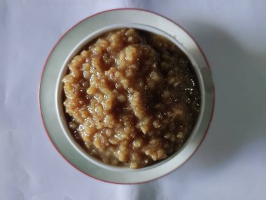 Gahu kheer buğdaydan yapılmış geleneksel, otantik bir Maharashtrian tatlısıdır. Çatlak buğdaydan yapılır. EMMER Buğday ezmesi Bulgur buğday palmiyesi şekeri ve Ghee fındığı..