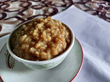 Gahu kheer buğdaydan yapılmış geleneksel, otantik bir Maharashtrian tatlısıdır. Çatlak buğdaydan yapılır. EMMER Buğday ezmesi Bulgur buğday palmiyesi şekeri ve Ghee fındığı..