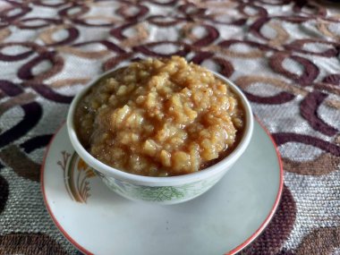 Gahu kheer buğdaydan yapılmış geleneksel, otantik bir Maharashtrian tatlısıdır. Çatlak buğdaydan yapılır. EMMER Buğday ezmesi Bulgur buğday palmiyesi şekeri ve Ghee fındığı..