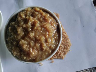 Gahu kheer buğdaydan yapılmış geleneksel, otantik bir Maharashtrian tatlısıdır. Çatlak buğdaydan yapılır. EMMER Buğday ezmesi Bulgur buğday palmiyesi şekeri ve Ghee fındığı..